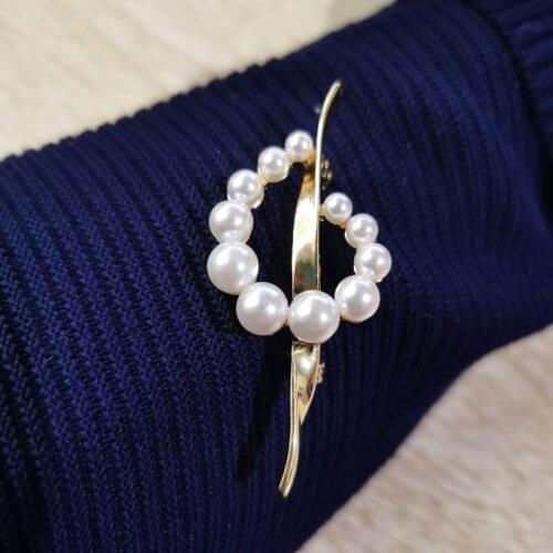 Japan and South Korea against the exposed female brooch cardigan pin buckle beat clothes accessories a corsage