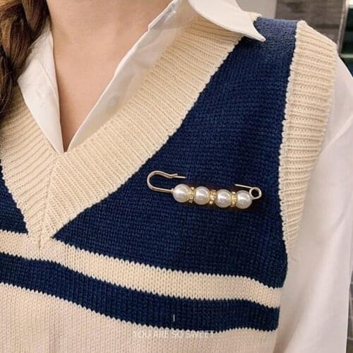 Adjustable Jeans Waist Buckle Cardigan Shawl Buckle Removable Clips Pearls Decor Brooches Jewelry Gifts for Women Girls