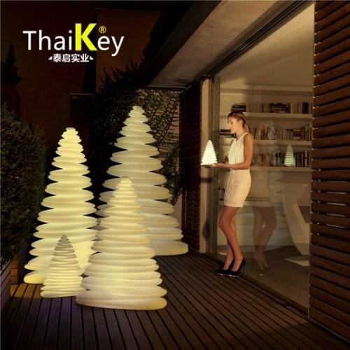 REMOTE 16 Colors Changing Christmas Decoration Tower Tree Using Battery Powered Led Table Lamps FLOOR LANDSCAPE DECORATIVE TREE