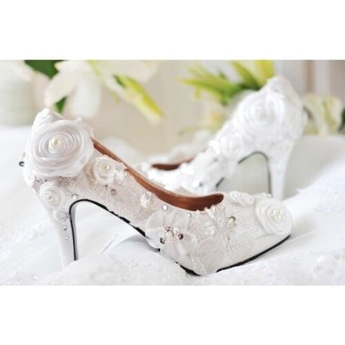 2020 Best Beautiful Round Toe Rhinestone Wedding Bridal shoes Luxurious Elegant Pearl Crystal Fashion White Dress Shoes
