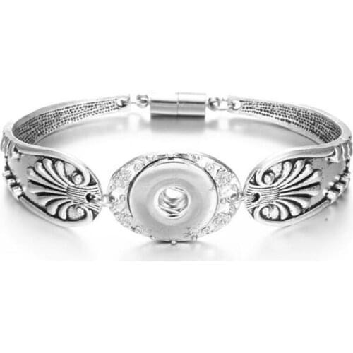 2020 Snap Jewelry Antique Silver color 18mm Snap Button Bracelet Flowers Carved Vintage Magnetic Snap Bracelets for Women Men
