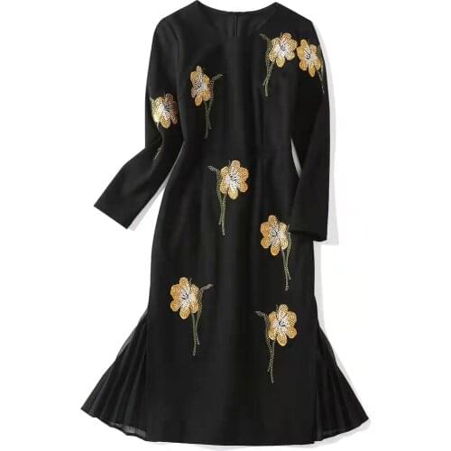 European and American womens wear new autumn 2022 Long sleeve flower embroidery Fashion round collar Black fishtail dress