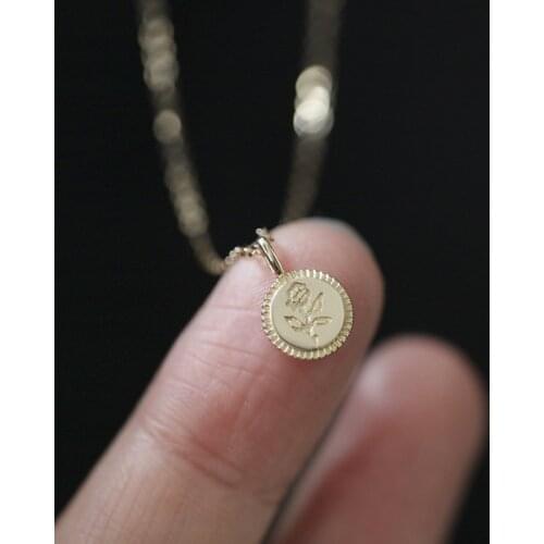 925 Sterling Silver European Simple Carved Rose Round Pendant Clavicle Chain Necklace Women Fashion Party Jewelry Gift