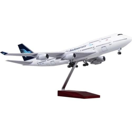 47CM 1/150 Scale luxury Airplane Model Boeing B747 Garuda Indonesia Aircraft Toy with Light and Wheels Resin Plastic Alloy Plane