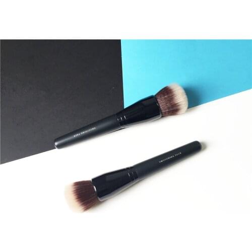 Bdbeauty Smoothing Face Brush - Dual-Fibre for Liquid/Cream Foundation powders - Beauty Makeup Blending Tool