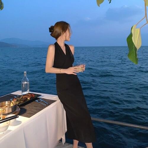 Hepburn Temperament Grace Little Black Dress Retro Style Holiday V-Neck Sleeveless Backless Neck-Mounted Black Halter Dress