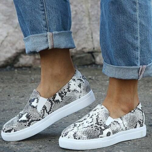 Womens Pu Snake Print Leather Sneakers Woman Shoes Mix Color Slip On Flat Shoes Female Plus Size 2020 Platform Casual Walking