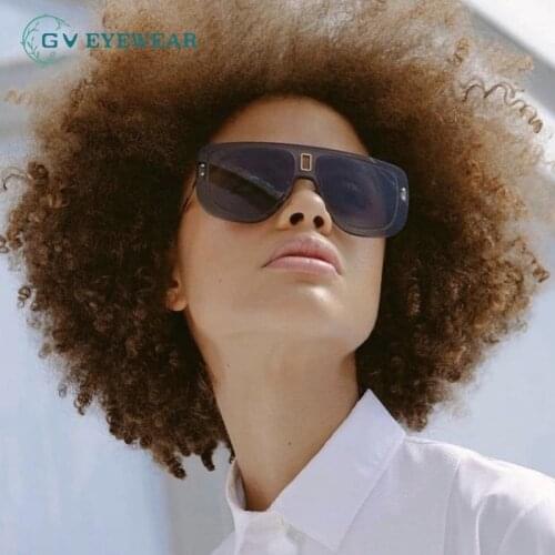 One Size Square frame Women and Men Trendy fashion Sunglasses Eyewear Europe and America Outdoor Travel Elegant Sun Glasses GV