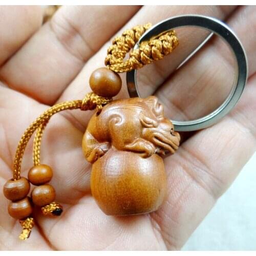 Mahogany Three-dimensional Engraving Key Chain Lifelike beast Pendant Key Ring Jewelry Gift For Car Accessories L4