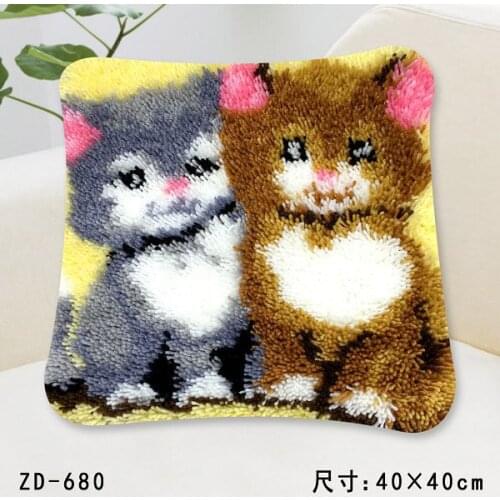 Cross stitch pillow / Placemats "do it yourself" method of needlework kit latch hook rug kit / embroidered pillow Animal Cat