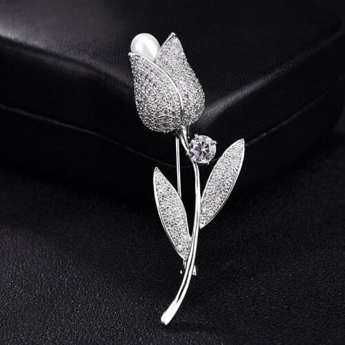 Beautiful Tulip Brooch Pin With Pearl Wedding Bridal Banquet Dress Decorative Scarf Accessorie For Womens Luxury Jewelry Brooch