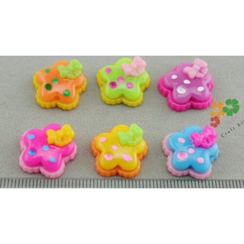 250pcs Colorful Resin sun flower cabochons pendants with polka dots and bowknots for kids jewelry 18mm