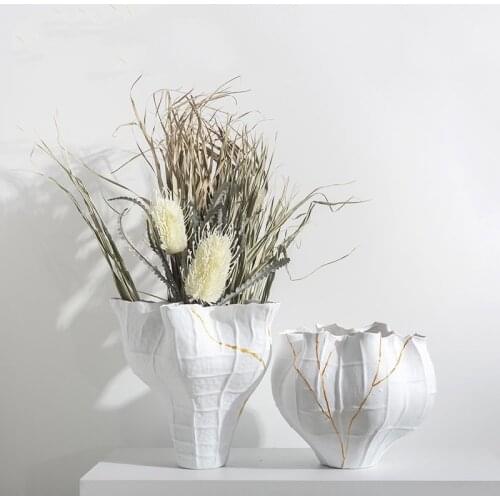 Modern Special Shaped Twisted Reticulated Fold Shape Designer Living Room Coffee Table Desktop Hotel Decor Resin Vase Artwork