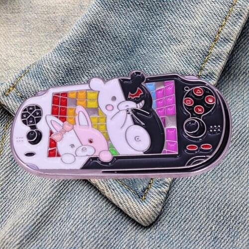 DZ1007 Anime Game Metal Enamel Pins and Brooches for Women Fashion Lapel Pin Backpack Bags Badge Gifts