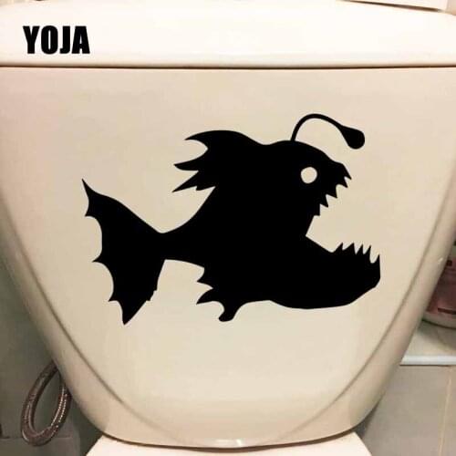 YOJA 24X16.5CM Intereting Fish Eating Fish Large Wall Sticker Home Decor Toilet Decal T5-0441