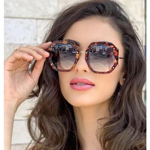 2021 NEW Fashion Stylish Women Polygon Style Rivets Sunglasses Vintage Brand Design Sun Glasses UV400 Oculos De Sol 95243