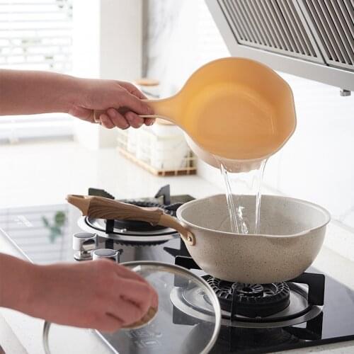 Kitchen gadgets and accessories Household Spoon Thickened Plastic Bathing Drifting Long Handle Children Shampoo