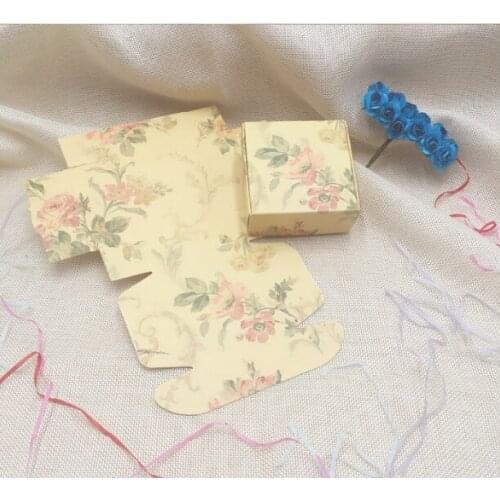 6.5*6.5*3cm 50Pcs/ Lot Yellow Kraft Paper Party Gift Ring Package Boxes Wedding Jewelry Candy Chocolate Craft Paper Packing Box