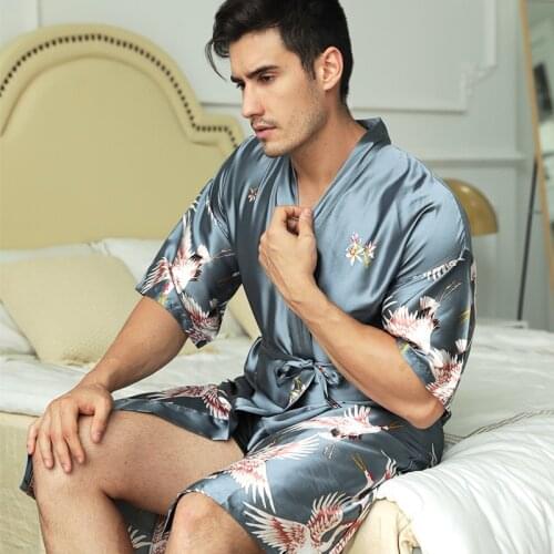Elegant Black Kimono Mens Robe Summer Crane Bird Printed Satin Mens Silk Robes Chinese Dressing Gown Mens Nightgown Sleep Tops