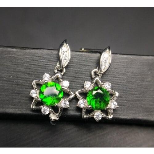 Natural diopside stud earrings, beautiful color, small and exquisite, hot style, 925 silver, easy to wear