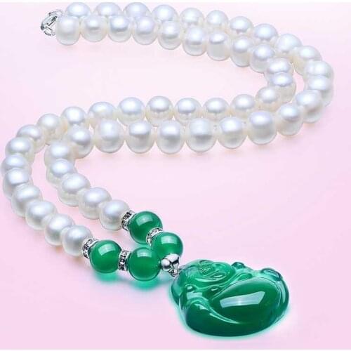 Bright and full freshwater pearl necklace with green agate Laughing Buddha Pendant to send mother to elders friend
