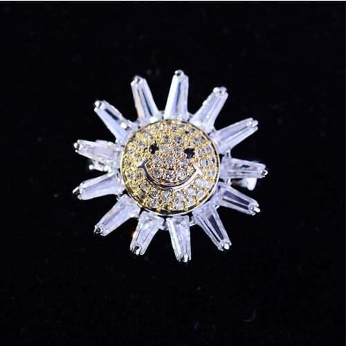Mini Crystal Smile Sunflower Brooch Pin Small Flower Lapel Pins Zircon Brooches for Women Shirt Badge Collar Accessories Broche