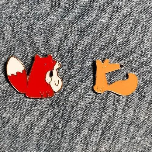 Animal Pins & Brooches Lovely Foxes Red And orange Lucky Jewelry Clothes Metal Badge Pin Wholesale Brooch For women