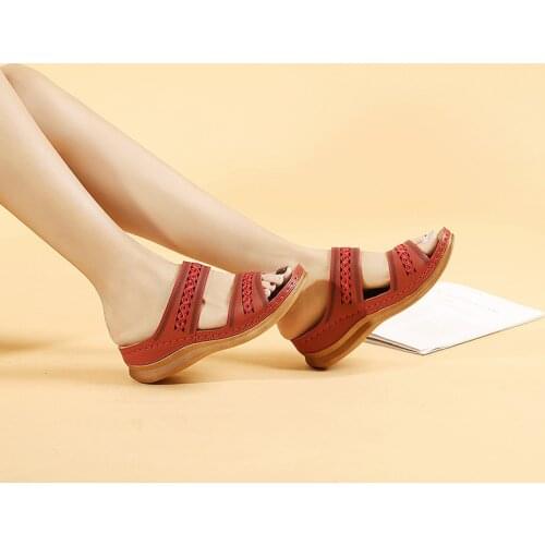 In summer, the beach is light and soft, open-toed, antiskid, flat-bottomed sandals, womens slippers with wedges and womens san