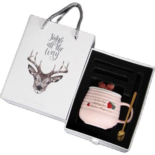 Creative Cute Strawberry Water Cup Girls Ceramic Coffee Cup with Cover Spoon Pink Milk Mug Ins Canecas Birthday Gift Box CM068