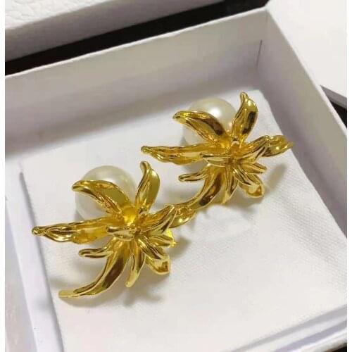 Hot Brand Gold Earrings Pearl Flower Stud Earrings White Pearl Design Wedding Party Earrings
