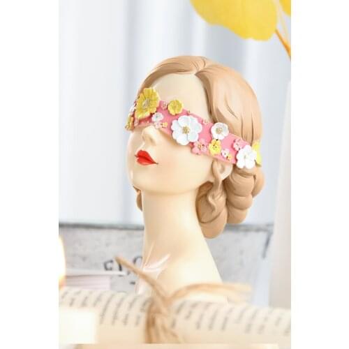 Girls and Girls Decorations Home Living Room Entrance TV Cabinet Set Resin Decorations Girlfriends Birthday Wedding Gifts