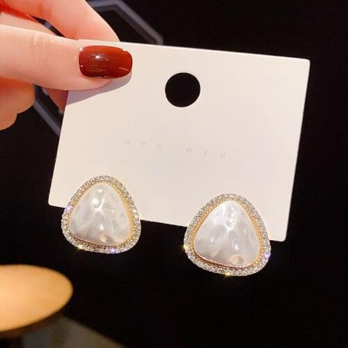 Chic Crystal Triangle Big Pearl Stud Earrings for Women Fashion Korean Style Geometric Ear Jewelry Pendientes Brincos New ER1115