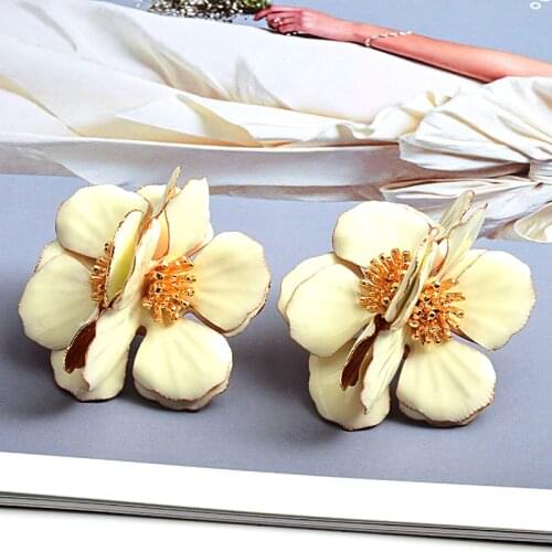 New design White metal oiled flower earrings High-quality Fashion Trend Drop Earring Fine Jewelry Accessories For Women