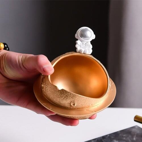 Astronaut Ornaments Portable Ashtray Originality Windproof Resin Home Decoration