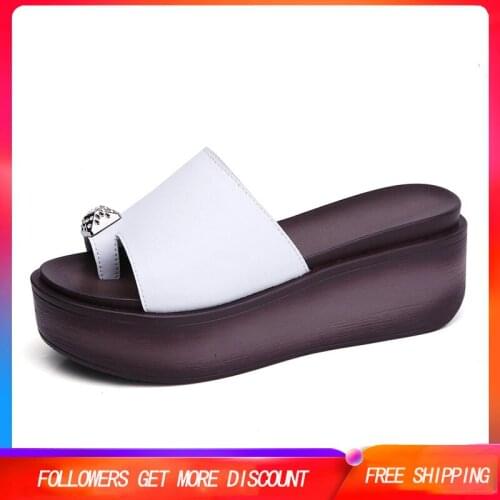 Women Slippers Fashion Luxury Crystal Soft Leather Flat Patform High Heel Toe Clip Sandals Casual Beach Slippers Zapatos Mujer