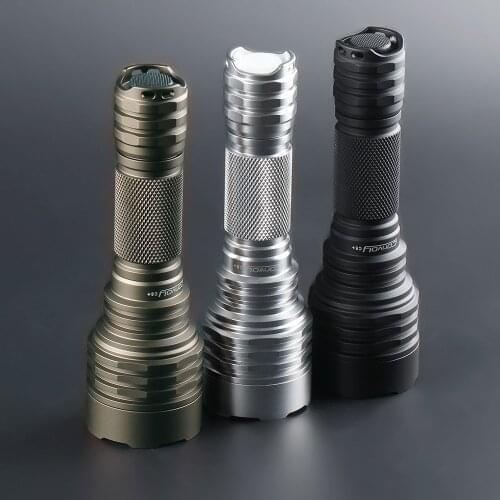 Convoy C8+ with KP CSLNM1.F1 Green Light Flashlight with Temperature Control