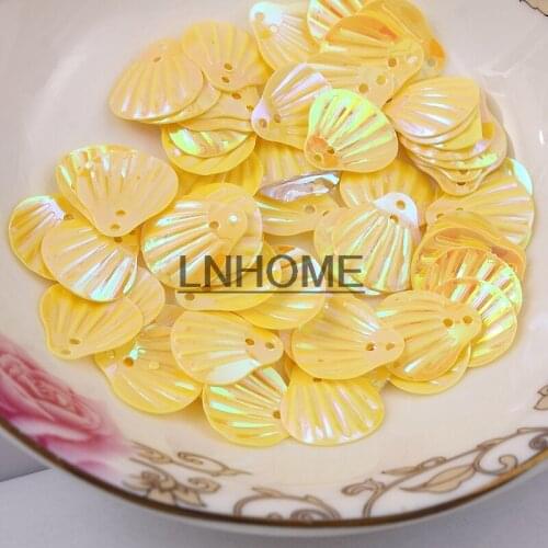 400pcs 18mm Large Shell Sequins Loose PVC Sequins for Crafts Sewing DIY Dance Dress Clothing Accessories Yellow AB Confetti