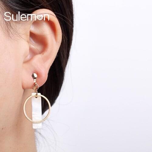 Natural Shell Geometric Round Clips Earrings No Pierced Fashion White Shell Gold Color Metal Pendant Clip On Earing Women CE30