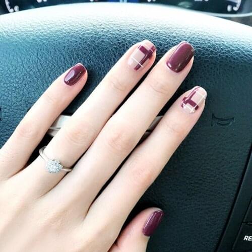 Beautiful pure color with lattice pattern fake nails Japanese cute false nails 24pcs with glue short size lady full nail tips