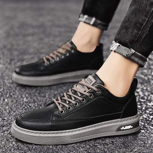 2021 Men Casual Shoes Leather Sneakers Tide Designer Reflect Light Fashion Leisure Flat Shoes Chameleon Cool Loafers