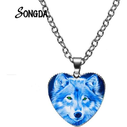 Wild Wolf Animal Heart Pendant Necklace Howling Wolf Under The Moon Art Photo Glass Dome Punk Women Fashion Planet Choker