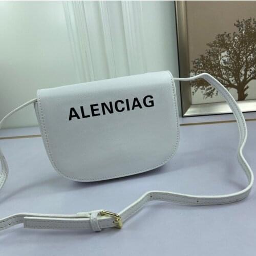 2021 fashion, leisure women hand shoulder bag, leather solid color saddle bag, manufacturers direct sales