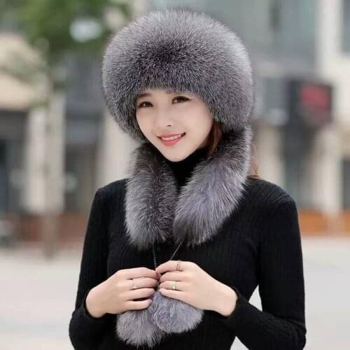 The extra length of women’s winter hat with fox fur surround can be used as a scarf, hung on the back cover chain, dome Mongolia