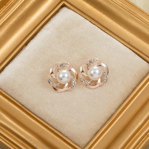 2020 New Wild Natural Freshwater Windmill Hollow Garland Pearl Earrings Clover Flower Jewelry Women