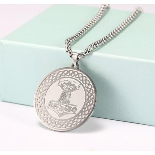 Skyrim Amulet Viking Thor Hammer Round Pendant Necklace Irish Knot Talisman Stainless Steel Long Chain Necklaces Jewelry for Men