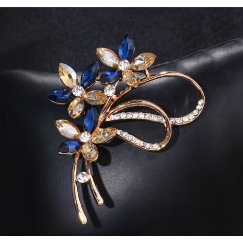 Gold Color Crystal Flower Brooches for Women Lovely Animal Fashion Jewelry Pins Gift 2021 Luxury Jewelley