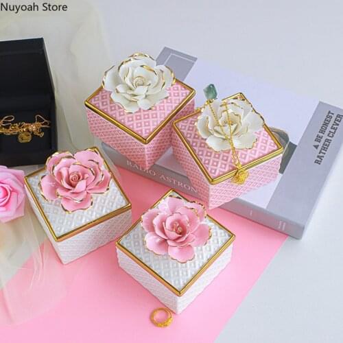 Nordic Ceramic Tracing Gold Flower Ceramic Sealed Jar Jewelry Box Creative Gift Kitchen Supplies Home Storage Jar Decoration