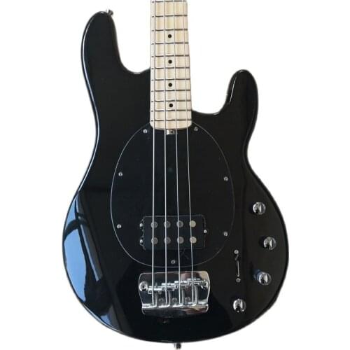 Customized 4-string bass.Active line turns up the volume.You can customize the color