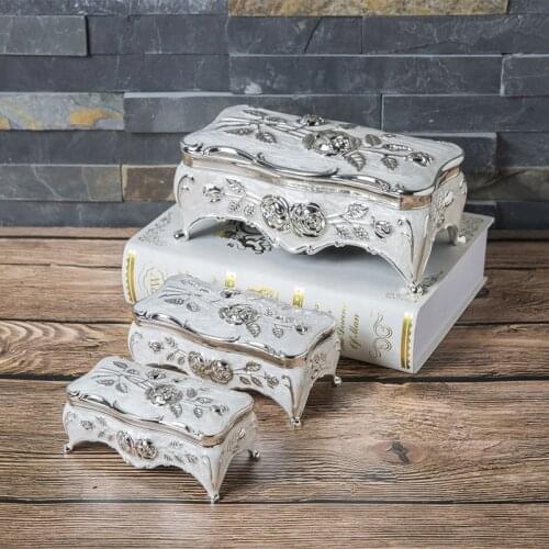 3 Sizes Metal Jewelry Box White Enamel Trinket Box Flower Carved Gift Box Necklace Bracelet Rings Accessory Storage Case