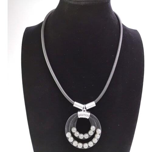 YD&YDBZ Fashion Designer Necklace Women Pearl Pendant Necklaces Bohemia Style Handmade Jewelry Rubber Choker Necklace Wholesale